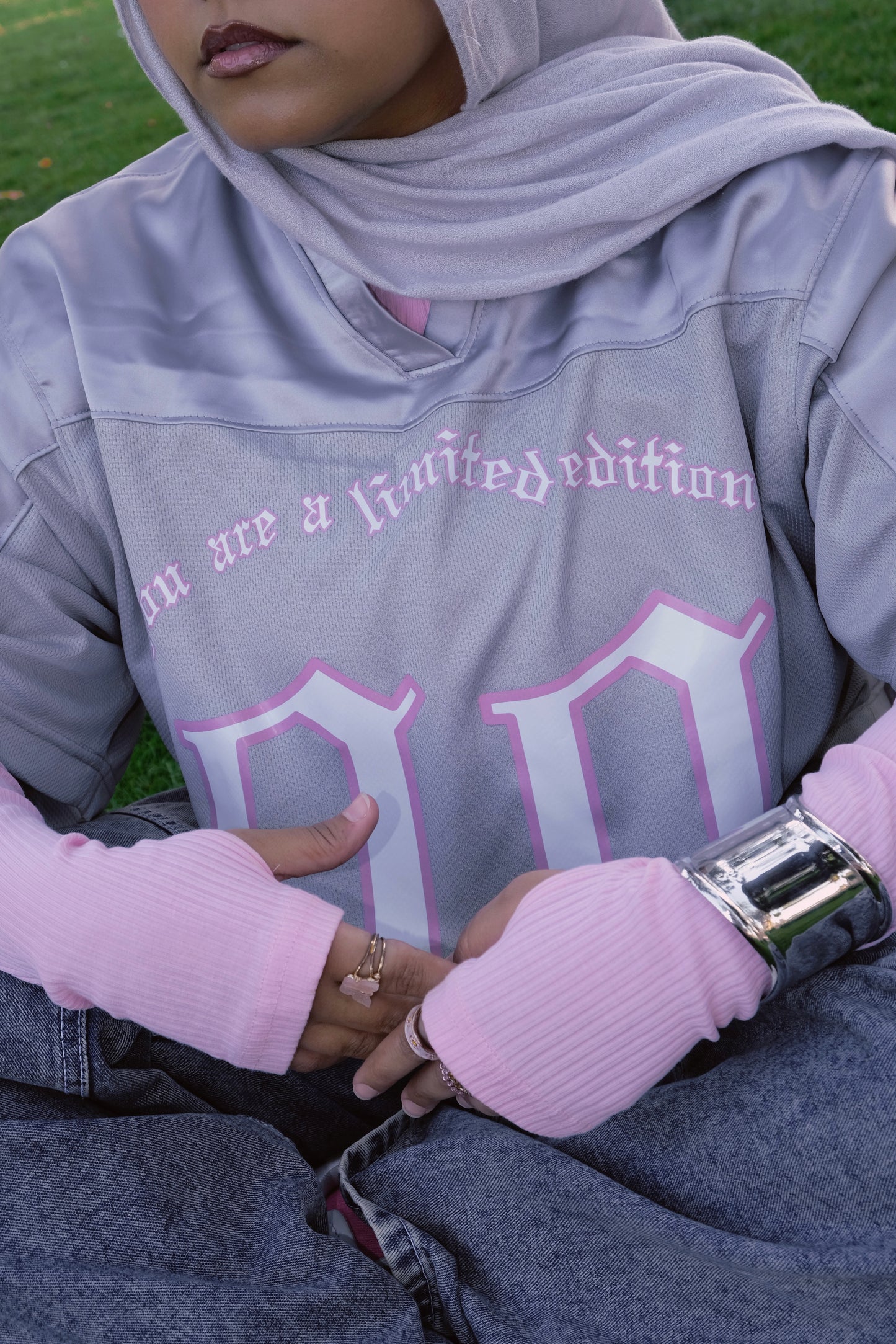 YOU ARE A LIMITED EDITION + 00
-`GRAY´-